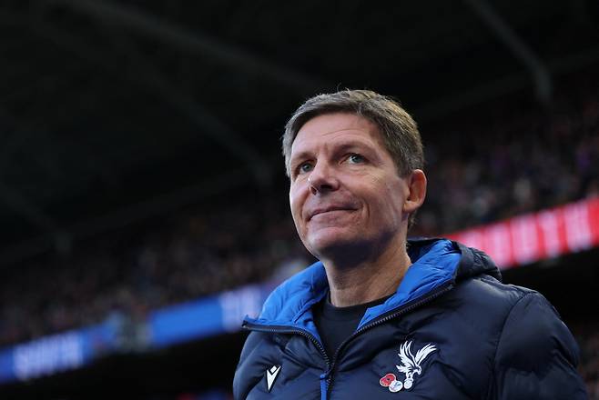 프랭크 감독 전격 경질→