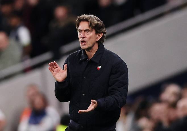 프랭크 감독 전격 경질→