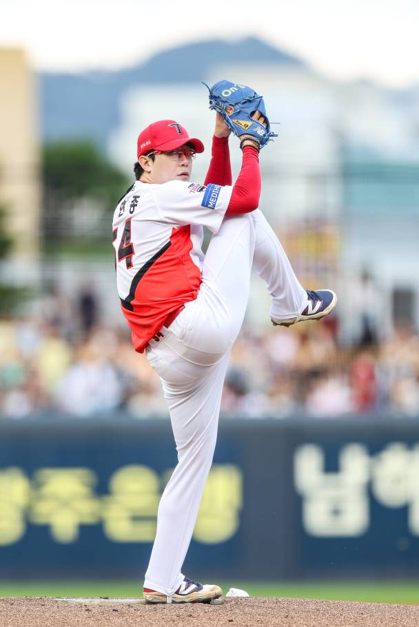 '최형우 이적과 별개' 원칙 지킨 KIA, 종신 타이거즈맨의 길을 택한 양현종 [IS 이슈]