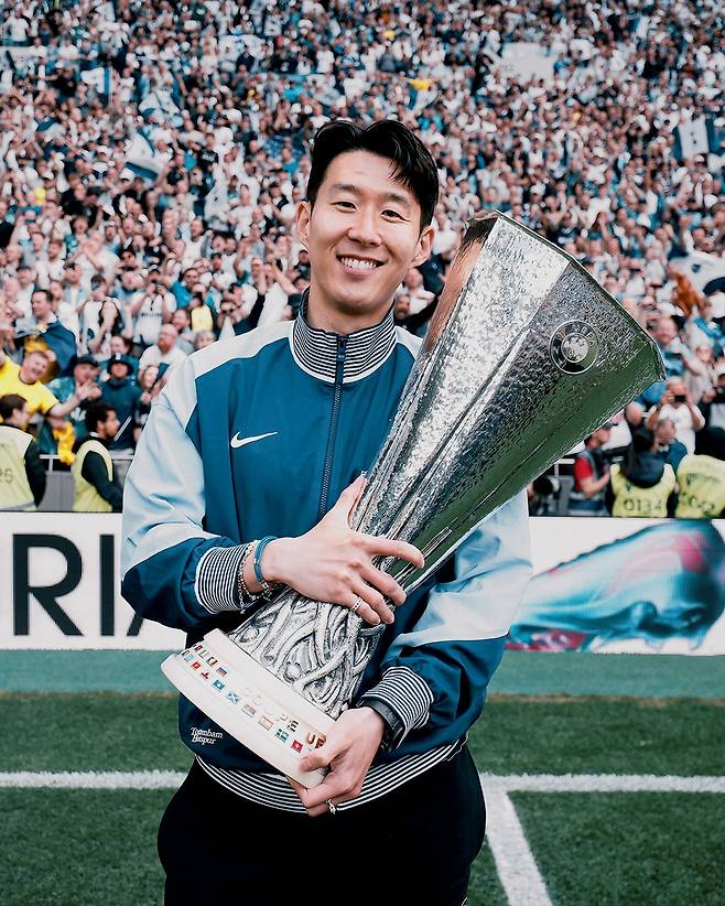 “손흥민 복귀 확정” 英 현지 좌절···SON 컴백, 21일 리버풀전 예측→‘티켓 매진 열풍’까지 불었는데 ‘예상 실패’