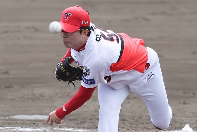 '김광현 넘어선 예상 외 계약 규모' 다급했던 KIA, 대투수 양현종은 확실하게 대우했다