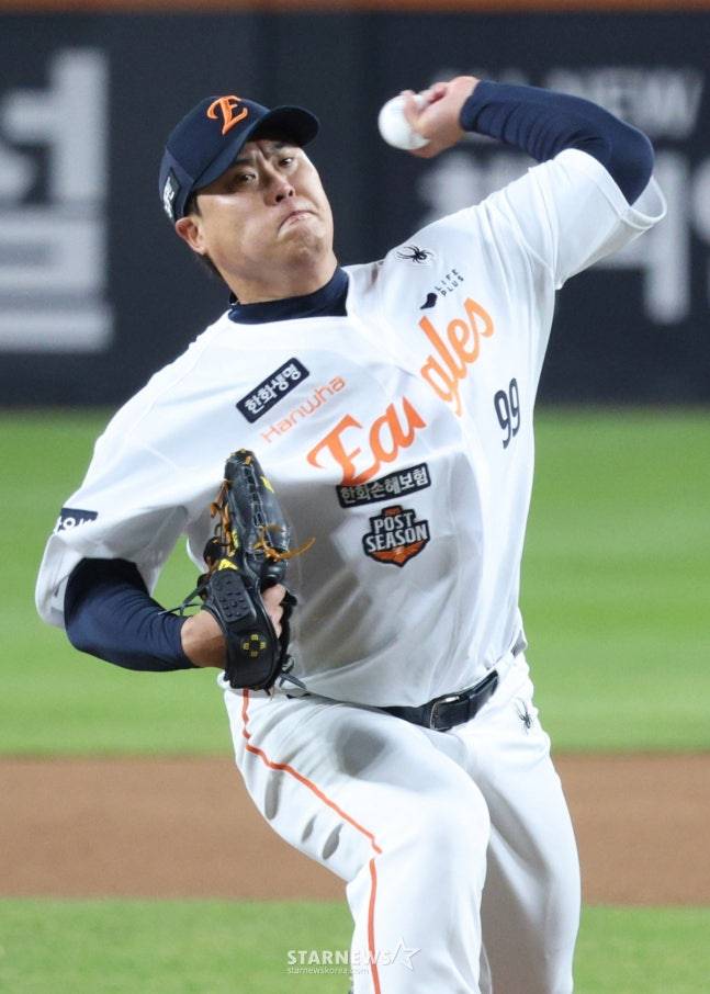 내년이면 류현진 39세·노경은 41세인데 '대체 왜', 류지현호는 왜 WBC 1차 캠프에 불혹의 베테랑 포함했나