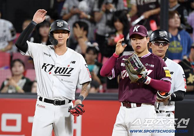 '너무한 거 아닙니까' 주전들이 싹 다 바뀌게 생겼다...통합우승 주역들, 백업 경쟁도 힘겹다
