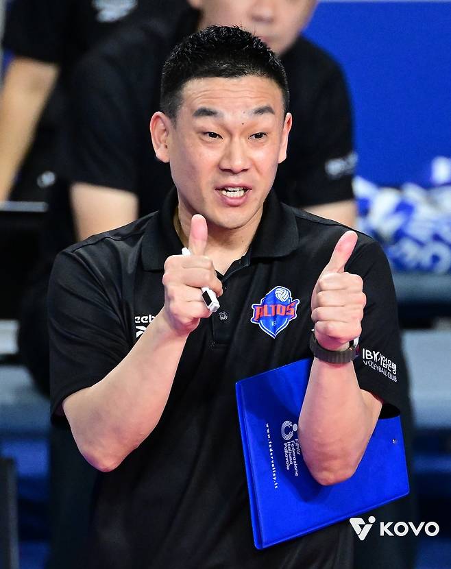 여자배구 IBK, 여오현 대행 체제 3연승…정관장 꺾고 꼴찌 탈출