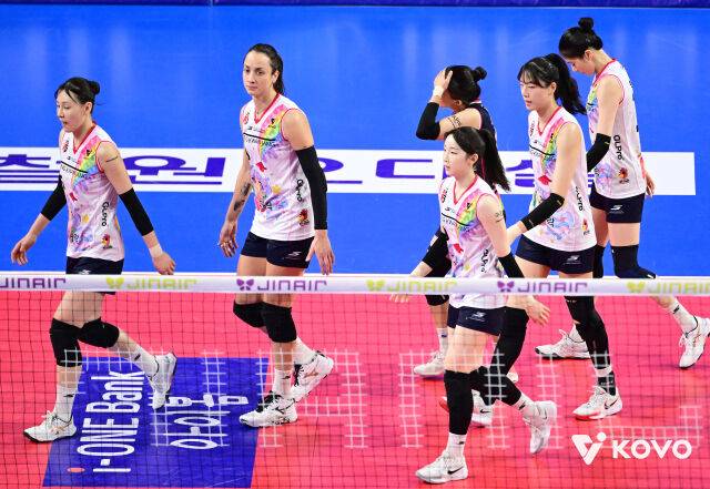 꼴찌로 내려앉은 정관장...고희진 감독 “코트 내 리더가 없다” [MD화성]