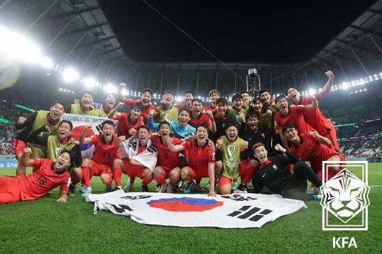 대박! '韓 축구 영광의 12월 3일'…외신도 주목