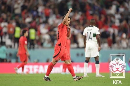 대박! '韓 축구 영광의 12월 3일'…외신도 주목