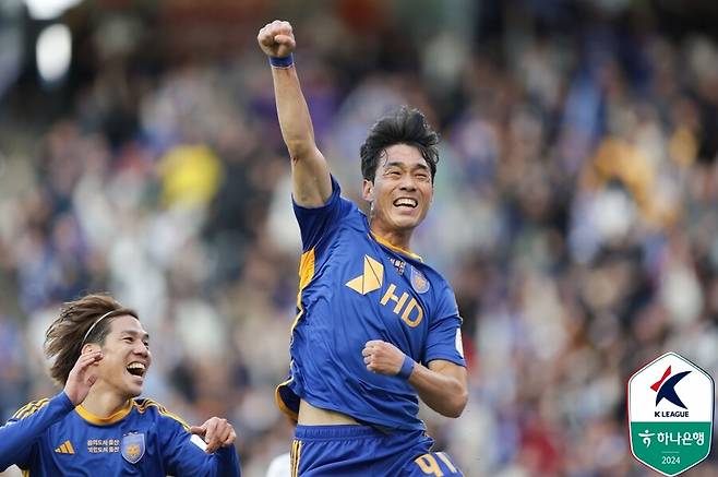 [오피셜] 한국 역대급 축구 천재, 끝내 고개 숙였다...