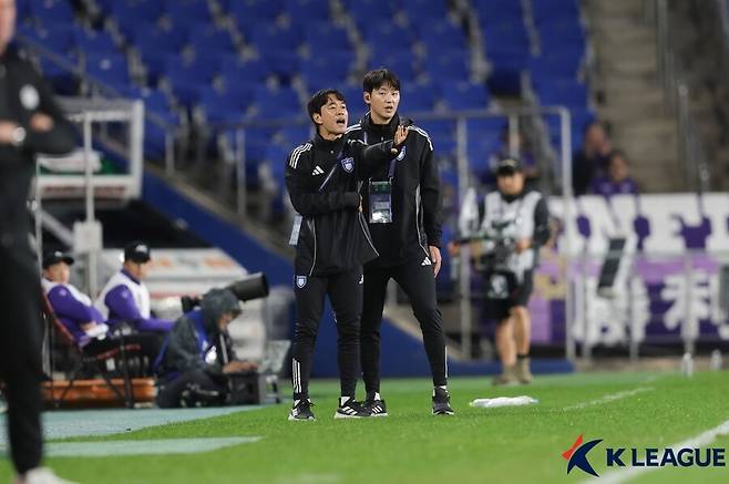 [오피셜] 한국 역대급 축구 천재, 끝내 고개 숙였다...