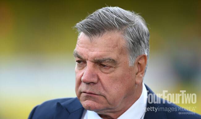 “살라 다리가 박살 났다” 캐러거의 폭탄 발언, 결국 혼났다… 전 PL 감독의 일침