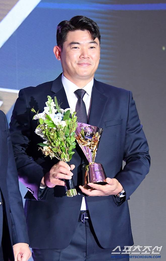 '마흔두살에 국가대표라니' 이런 경사가 있나, 대체 왜 이 선수를 뽑았나