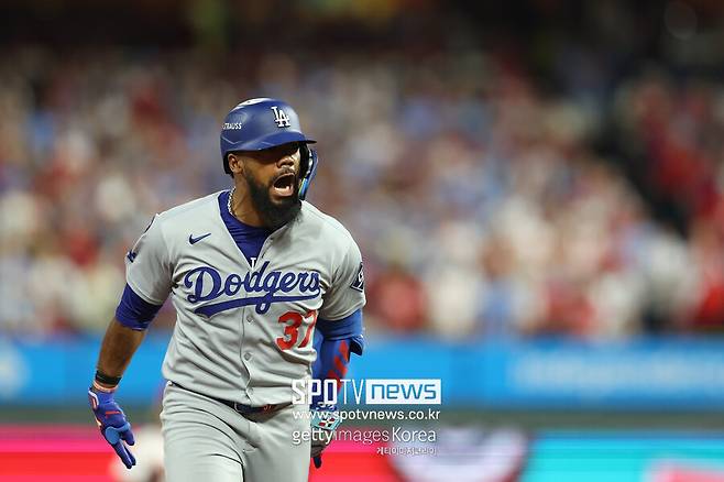 다저스 '태업 논란' 우익수 내치나, 25홈런 89타점 검증된 타격? 그런데 수비가 이래서는