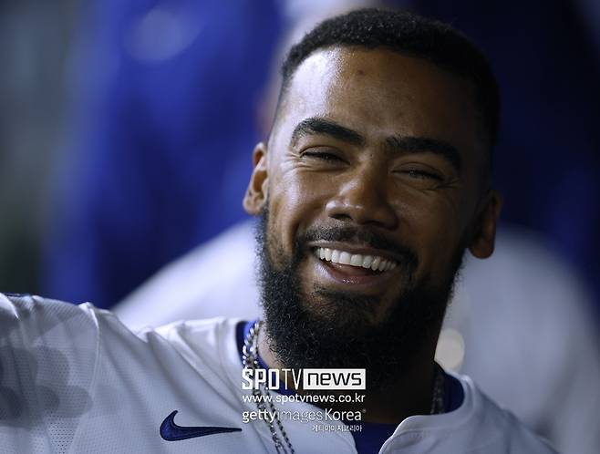 다저스 '태업 논란' 우익수 내치나, 25홈런 89타점 검증된 타격? 그런데 수비가 이래서는