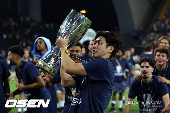 '리그 1호골' PSG 팬들 홀린 이강인의 황금 왼발, '다 비켜' 쟁쟁한 후보 제치고 '11월 이달의 골' 영광