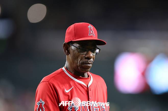 '건강상 이유 사임' 73세 노익장 감독 전격 복귀, 무려 26살 어린 감독 보좌한다 'SF 이정후와 식구'