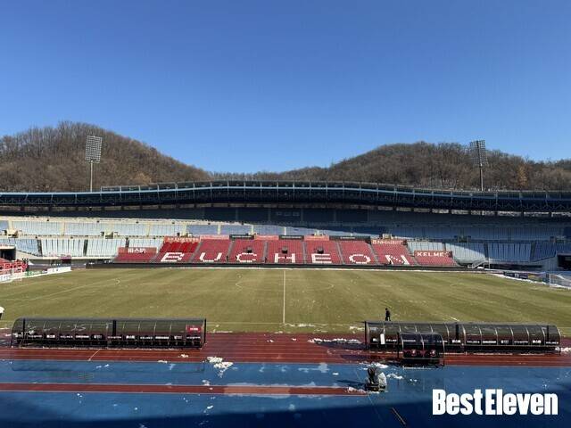 [BE.현장] '눈보라‧폭설 맞은' 부천, 프런트 전 직원 달려들어 '새벽 2시까지 제설 분투'→ 차질 없는 PO 준비 위한 노력