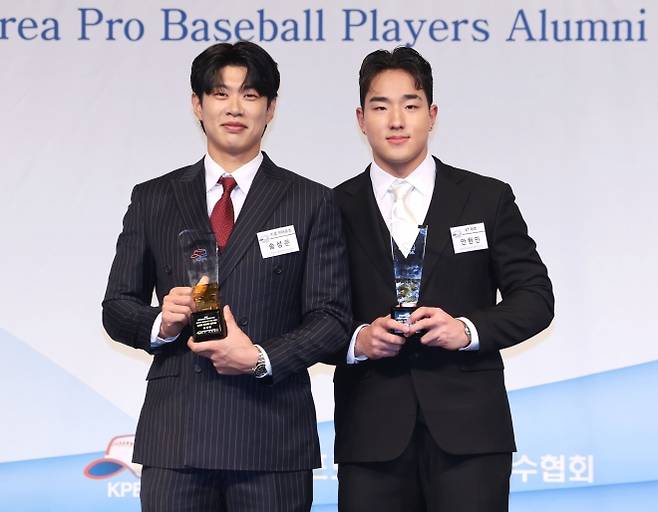 ‘kt 코치에서 최강야구 감독’ 이종범, 은퇴선수협회장 취임…최고 선수상은 송성문