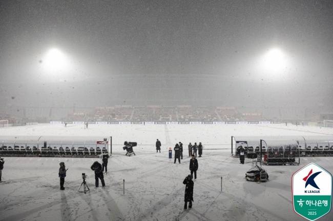 ‘새벽 2시까지 눈 쓸고, 치우고’ 초유의 폭설 취소, 경기 정상 재개 위한 부천의 노력