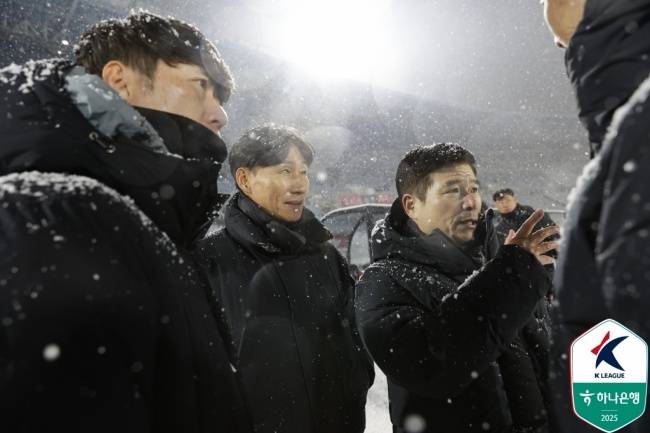 ‘새벽 2시까지 눈 쓸고, 치우고’ 초유의 폭설 취소, 경기 정상 재개 위한 부천의 노력