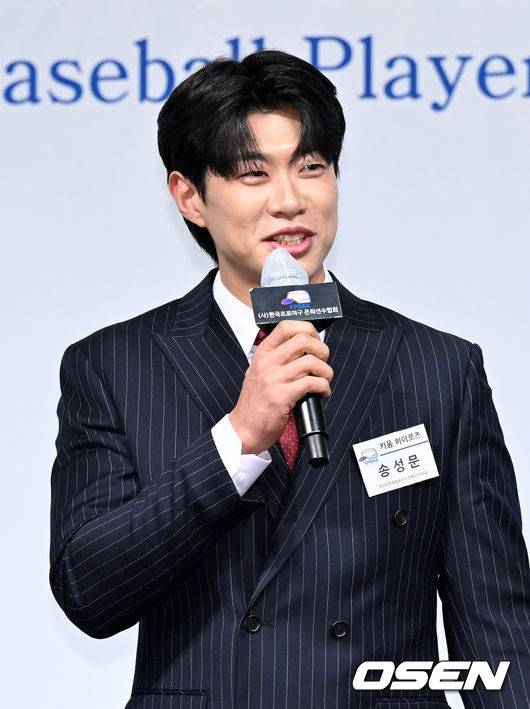 “마이너 계약이면 키움 남는다” 송성문 파격 선언, ML 도전 선 딱 정했다! 120억 전액 보장보다 좋은 대우 가능할까