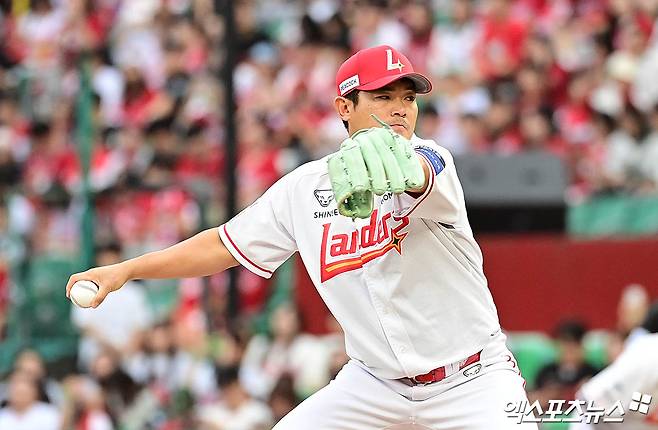 '25억 안 아깝네!' 노경은 SSG 최초 역사 썼다…41살 최고령 홀드왕→WBC 캠프 합류→KBO 페어플레이상 수상