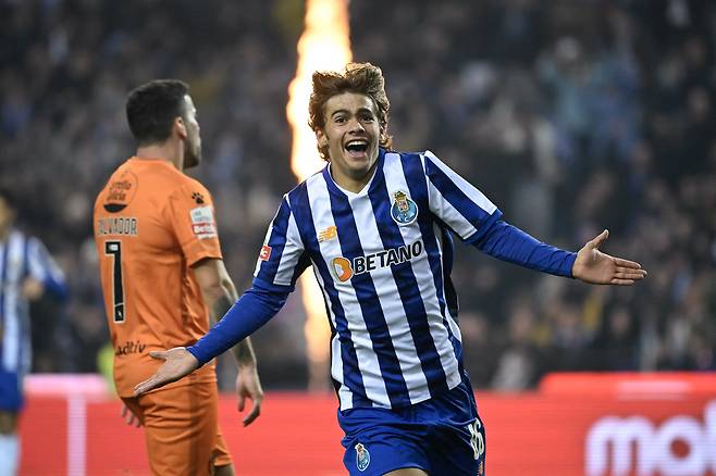 ‘대충격’ 엔리케 감독, 이강인 못 믿는다…파리 생제르맹 ‘바이아웃 1200억’ 초신성 영입 결심