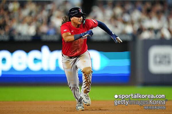 '충격의 2대3 트레이드' 팀 최고 유망주를 왜 팔았을까…'역대급 복잡한 이름' 외야수 보내고 'MLB 9경기' 우완 영입