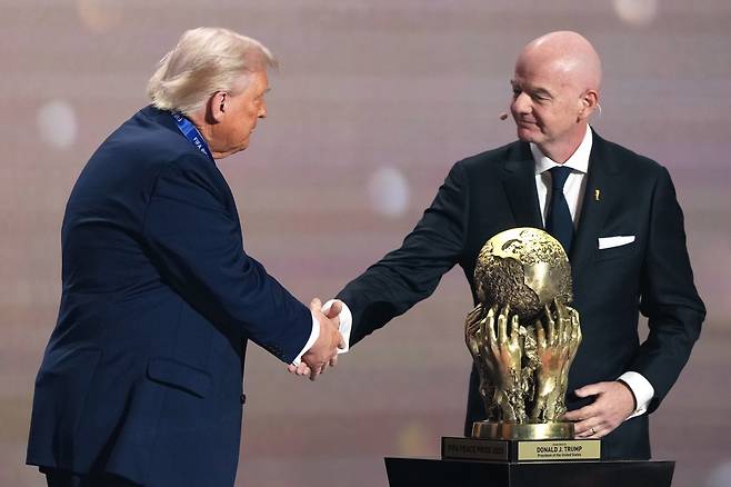 WC 조추첨식 장소를 워싱턴으로 옮긴 트럼프, 역시나 주인공은 축구 대신 미 대통령이었다