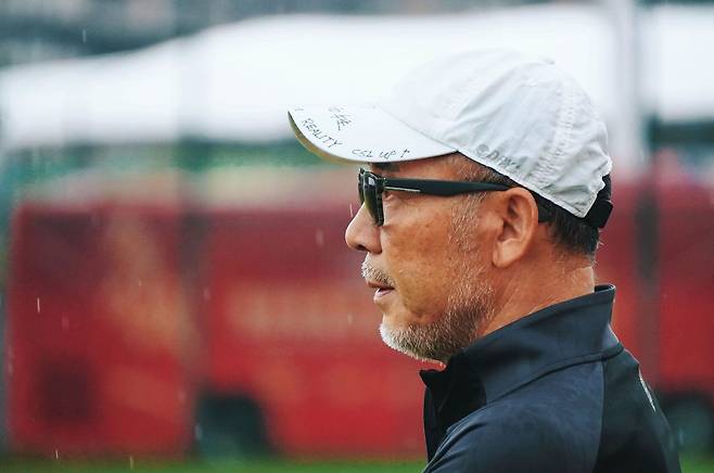 ‘대충격’ 기껏 승격시켜놨더니 내팽개쳐질 상황 놓인 韓 지도자…3개월 전 충칭 퉁량룽 지휘봉 잡은 장외룡 감독 해임 가능성 대두