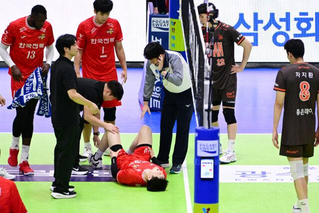 코트에 쓰러진 24세 몽골 청년을 바라보는 안타까움…