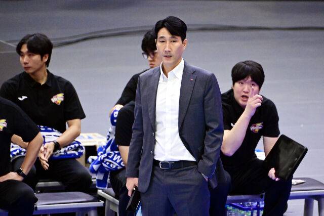 코트에 쓰러진 24세 몽골 청년을 바라보는 안타까움…