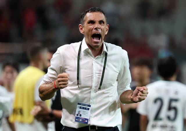 부임 첫해 ‘더블’ 달성한 포옛, 전북에 계약해지 의사 전달