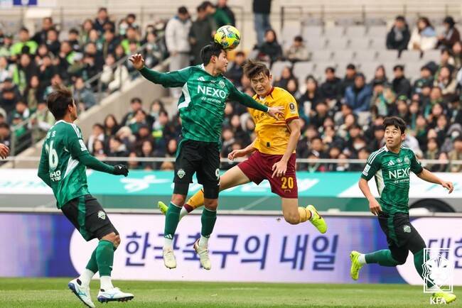 [koreacup.review] ‘1골+1퇴장유도+1퇴장’ 이승우가 경기를 지배했다…전북, 광주에 2-1 승→’더블’ 성공!