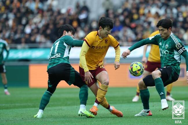 [koreacup.review] ‘1골+1퇴장유도+1퇴장’ 이승우가 경기를 지배했다…전북, 광주에 2-1 승→’더블’ 성공!