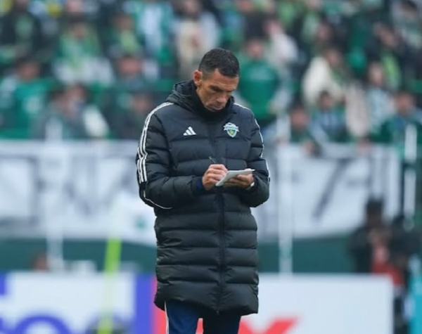 이런 리그에 어떤 명장이 오려 할까...전북 압도적 우승 이끈 포옛, 판정 논란 속 잔류 불투명 [더게이트 이슈]