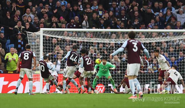 [pl.review] ‘18경기 무패 행진 깨졌다’ 후반 추가시간 무너진 아스널…에메리의 빌라에 1-2 패