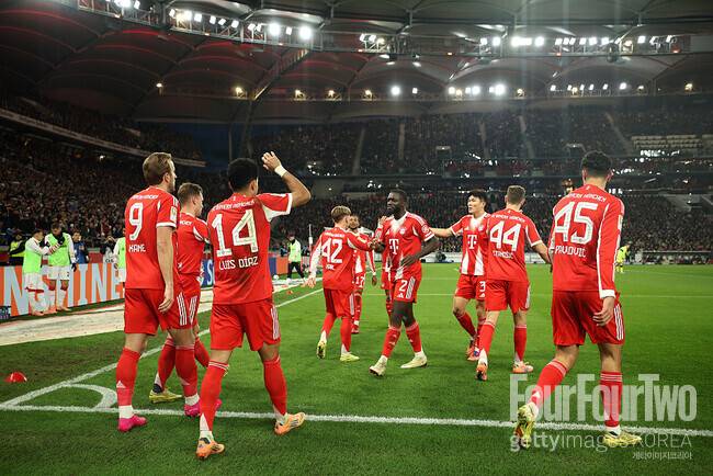 [bundes.review] ‘오현규 영입 철회’ 슈투트가르트, ‘철벽’ 김민재에 참교육 당했다…뮌헨에 0-5 참패