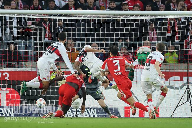 [bundes.review] ‘오현규 영입 철회’ 슈투트가르트, ‘철벽’ 김민재에 참교육 당했다…뮌헨에 0-5 참패