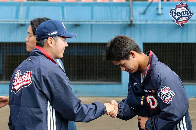 김범수 아직 FA 미계약인데, ‘고효준 방출’ 두산 좌완 플랜 나왔다…왜 통산 ERA 7점대 투수 주목하나