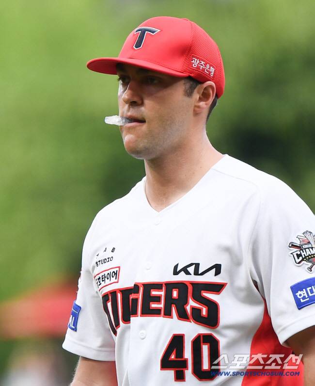 29억 질러 눌러앉혔다, KIA 재계약 0순위 확보…'유일 10승' 외국인은 왜 무소식인가