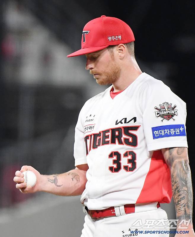 29억 질러 눌러앉혔다, KIA 재계약 0순위 확보…'유일 10승' 외국인은 왜 무소식인가