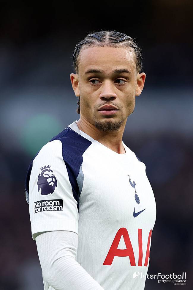 [PL REVIEW] 손흥민 돌아오니 7번 날뛰었다...'시몬스 1골 1도움' 토트넘, 브렌트포드 2-0 제압