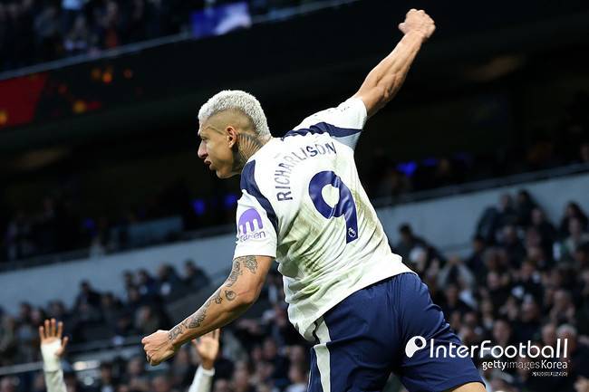 [PL REVIEW] 손흥민 돌아오니 7번 날뛰었다...'시몬스 1골 1도움' 토트넘, 브렌트포드 2-0 제압