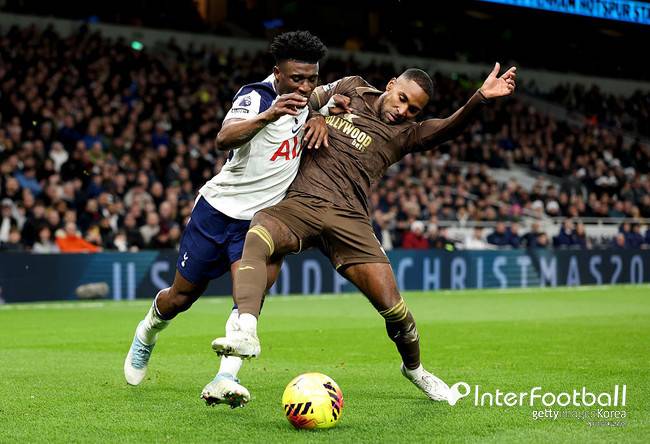 [PL REVIEW] 손흥민 돌아오니 7번 날뛰었다...'시몬스 1골 1도움' 토트넘, 브렌트포드 2-0 제압