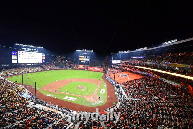 ‘한화 19년 만에 KS 진출’ 1231840명 열광적인 팬들 없었더라면…뜨거운 대전 야구 인기, 내년에도 이어질까