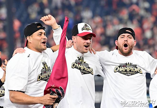 미국도 주목하는 LG 외인 3총사 재계약