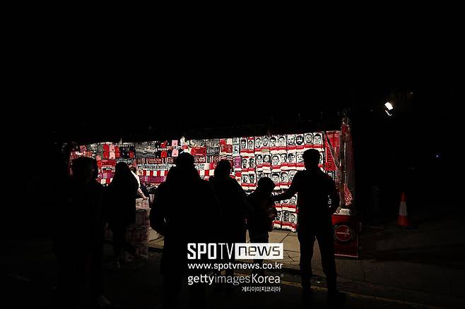 '양민혁 선발 복귀' 경기, 비극적인 사고 발생…관중 사망에 킥오프 12분 만에 취소 → 포츠머스-찰튼 애도