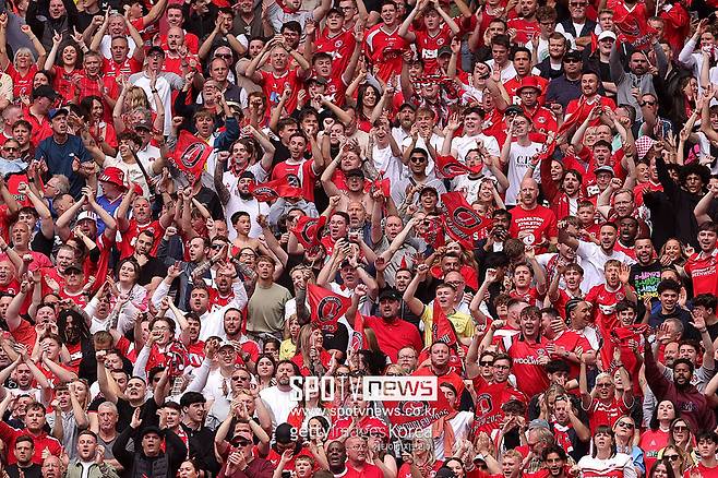 '양민혁 선발 복귀' 경기, 비극적인 사고 발생…관중 사망에 킥오프 12분 만에 취소 → 포츠머스-찰튼 애도