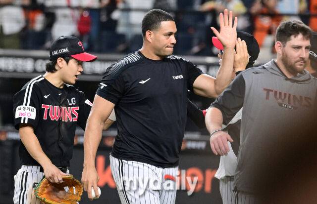 '미쳤다, 복덩이들' LG 63억 외인 3인방, 美 이렇게 바라봤다…