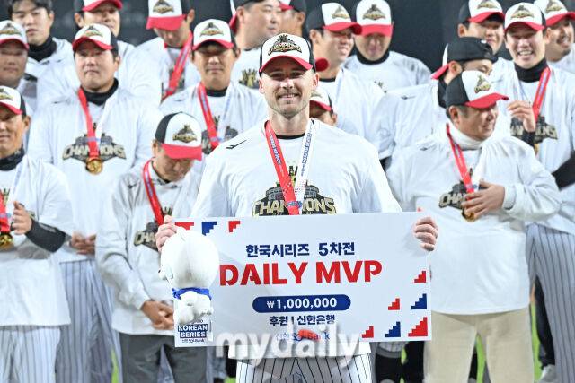 '미쳤다, 복덩이들' LG 63억 외인 3인방, 美 이렇게 바라봤다…